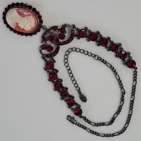 Cameo Pendant With Deep Blood Red Crystals Gunmetal-tone Choker Necklace PoFJ - Picture 4 of 16